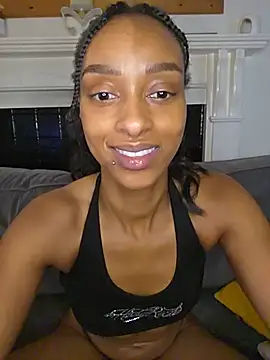 Hazel_Dollxx live cam on StripChat