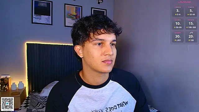 Leo_Savage_ webcam