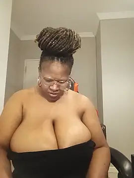 bustylisa1983 webcam