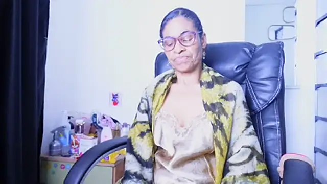 Aries_Mature webcam