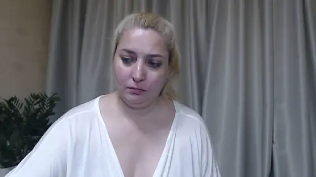 sweetpussy13 webcam