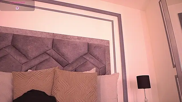 MiaKay1 webcam