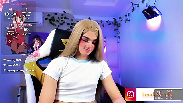 Sophiaa_doll_ live cam on StripChat