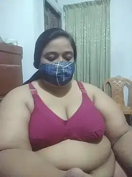 momo_loves webcam