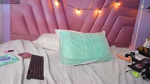 naughtyyindiann webcam