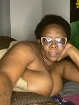 BoobsQueeen webcam