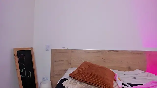 FreckleDoll webcam