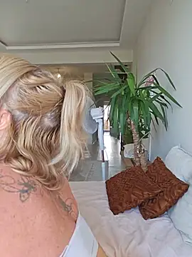 MommyBlairVIP webcam