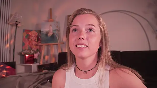 mary_ton (F young) - Spank and squeeze ass close