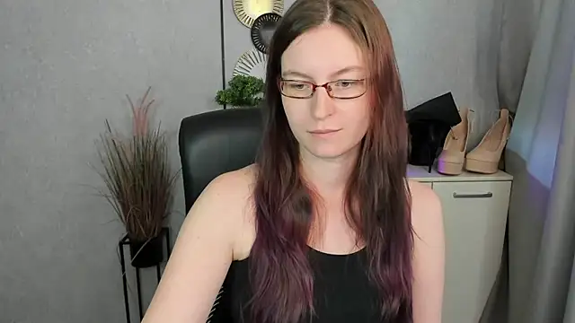 emmaxdelight (F young) - Tease show three minutes!
