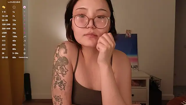 nullgirl (F young) - doggy pose + tease