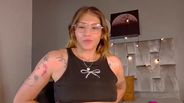 LiaaMoretti__ webcam