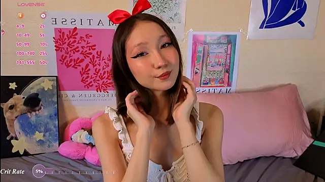 karolinacreamm (F teen) - play with hair+eye contact