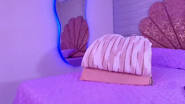 mia_colls webcam