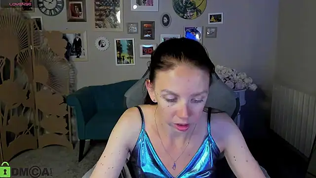 emilystevart (F milf) - 3 spanks in doggy