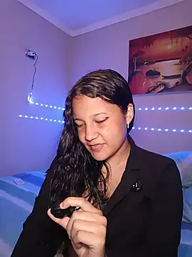 urTeenieLatin webcam