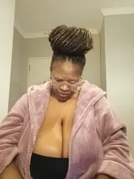 bustylisa1983 webcam