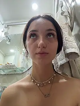 dollytall (F young) - Slap pussy in panties & moan in park