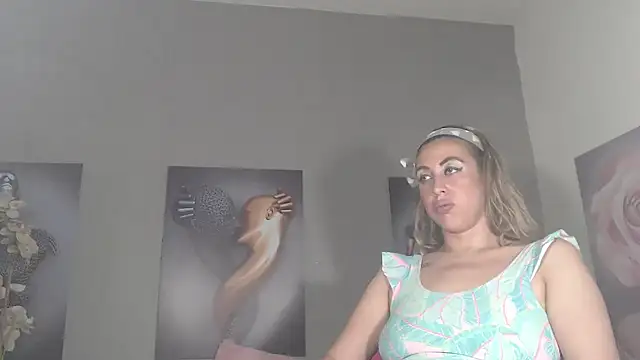 AntonellaBlanc live cam on StripChat