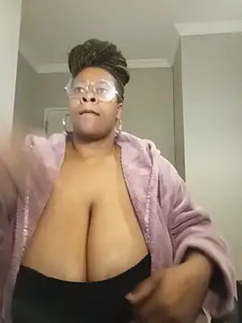 bustylisa1983 webcam