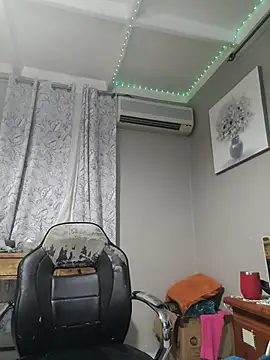 deezdivine - Deezdivine's free webcam - UK Sex Cams