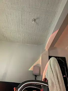 aly_golden_ live sex cam