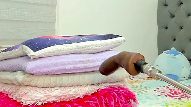Elizabeth_18_ webcam