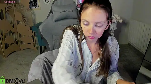 EmilyStevart live cam on StripChat