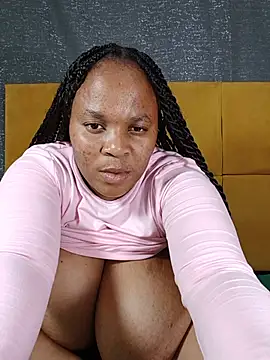 HugeTitisxx webcam