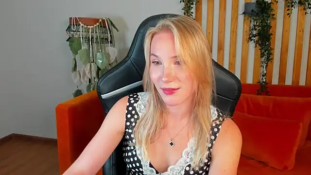 elaravoltage - ElaraVoltage's free webcam - UK Sex Cams
