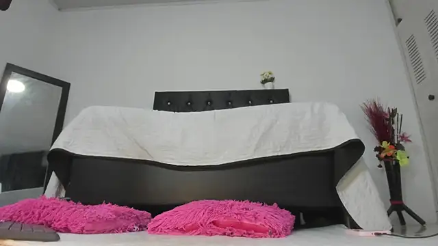 martinaclark (F young) - delicious double penetration show