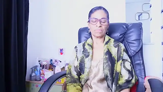 Aries_Mature webcam