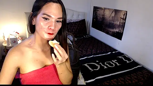 NinaDOM4CUM webcam