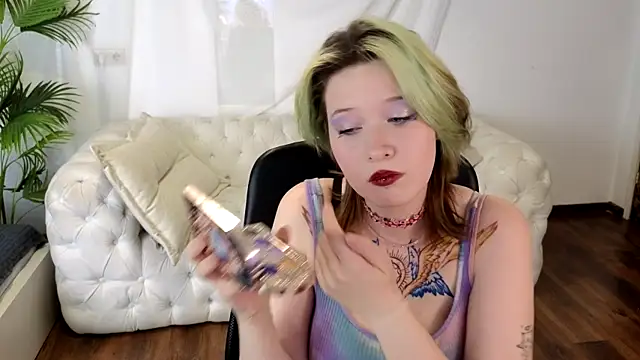 bluebeell live cam on StripChat