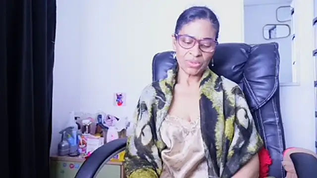 Aries_Mature live cam on StripChat
