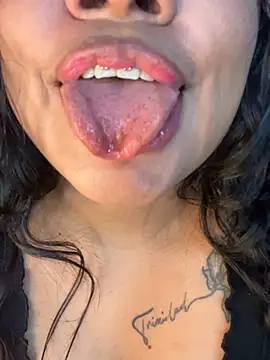 Rashell1_Queen live cam on StripChat