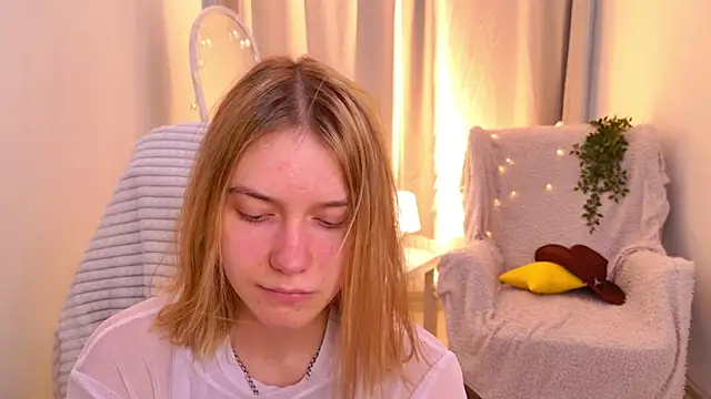 MilanaRayy live cam on StripChat