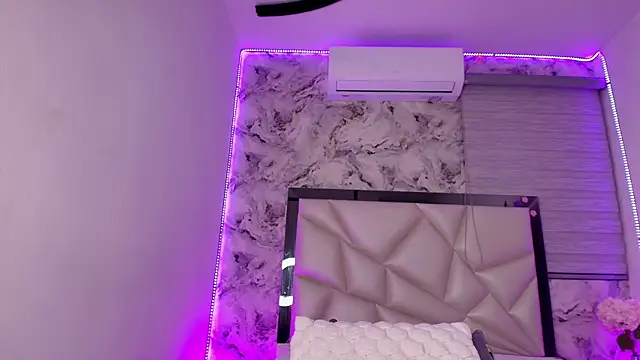 kendal_rossi live cam on StripChat