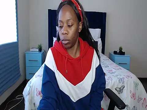 QUEENMANDYY webcam