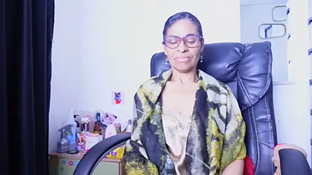 Aries_Mature webcam