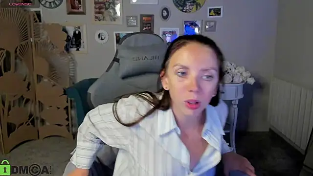 EmilyStevart live cam on StripChat