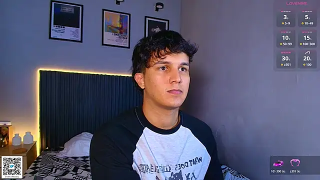 Leo_Savage_ webcam