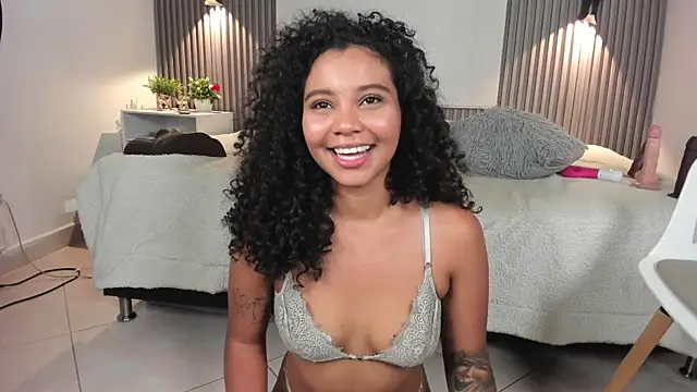 Zafiiraa live cam on StripChat