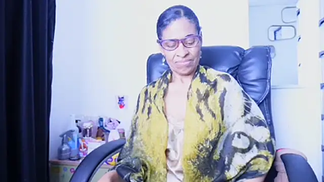 Aries_Mature webcam