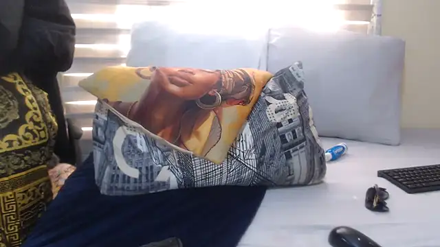 Foxybrownxx1 webcam