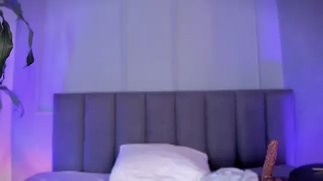 Tina_curly webcam