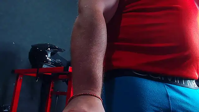 muscularjohnforuX webcam