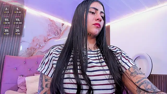 Kiara_tay live cam on StripChat