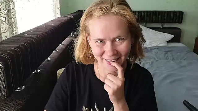 Riley_Roo live cam on StripChat