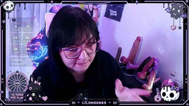 LiloMoon69 live cam on StripChat